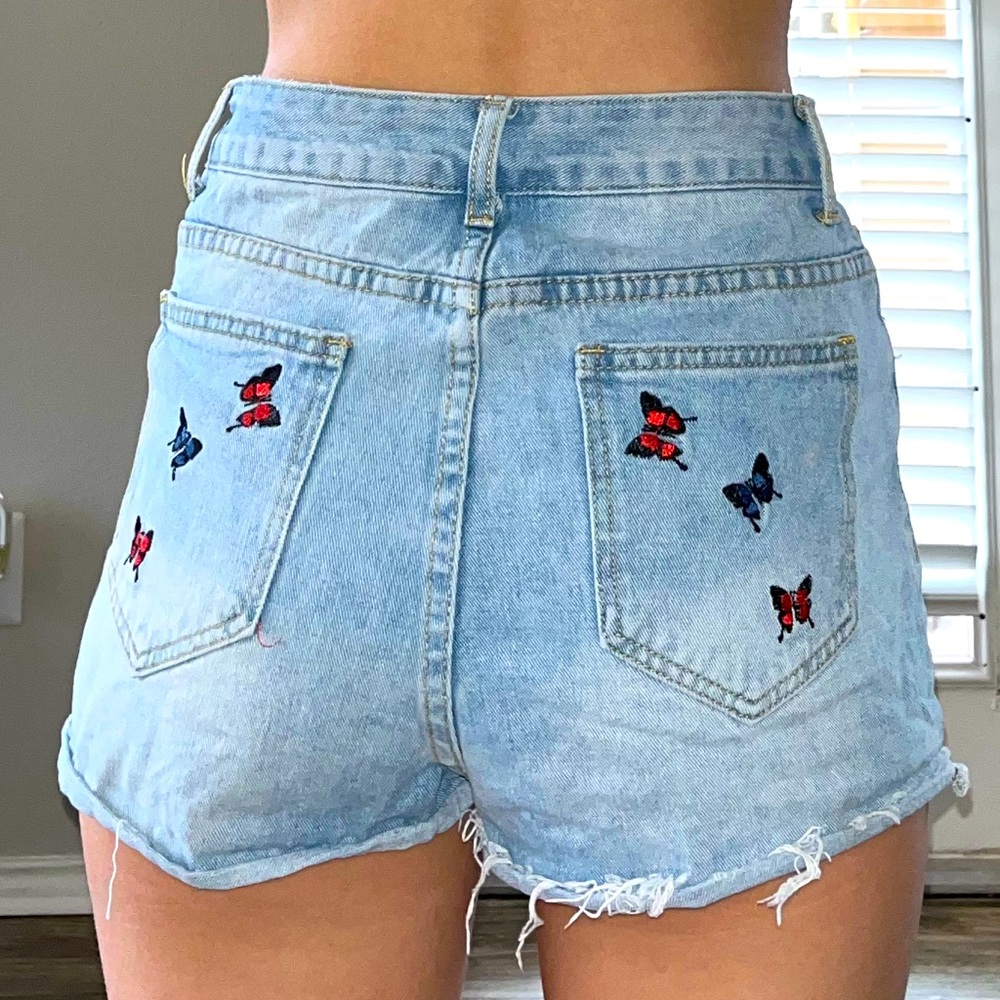 Butterfly detailed shorts
